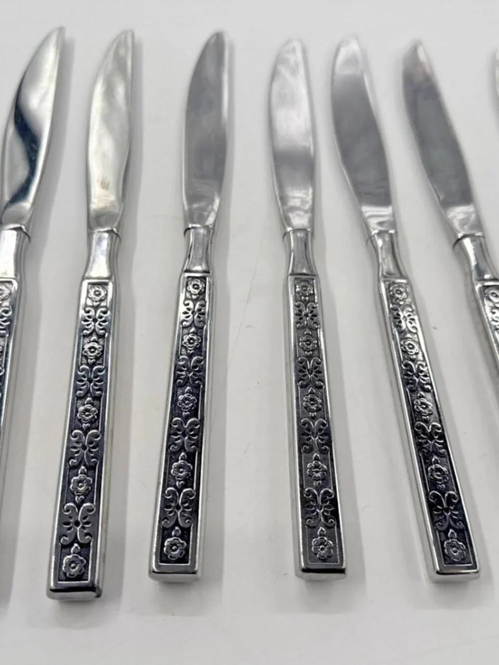 Oneida Distinction Deluxe CAPRI Dinner Knives Set of 8 Stainless Steel Floral HH